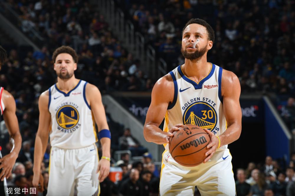 现代足球中 现代足球中